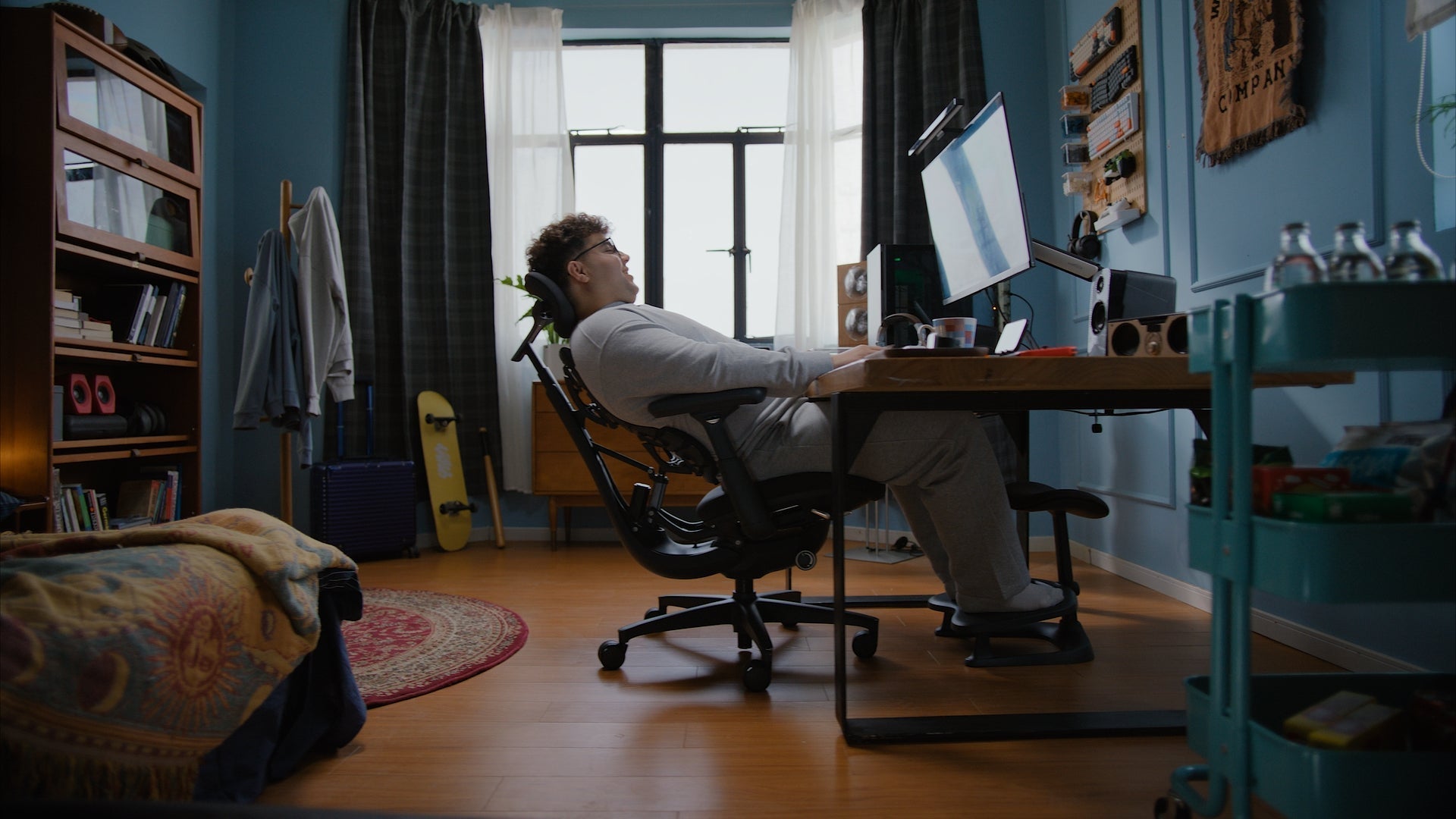 Optimiza tu postura: altura del monitor ergonómica y soporte dinámico