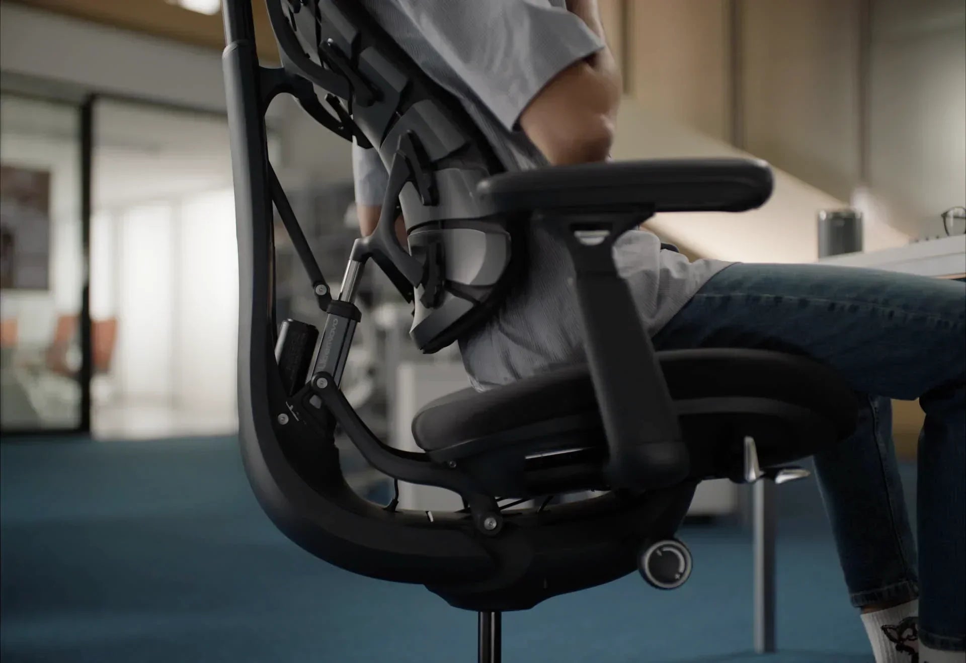 Por qué tu silla de oficina podría estar causando dolor de cadera — y cómo solucionarlo