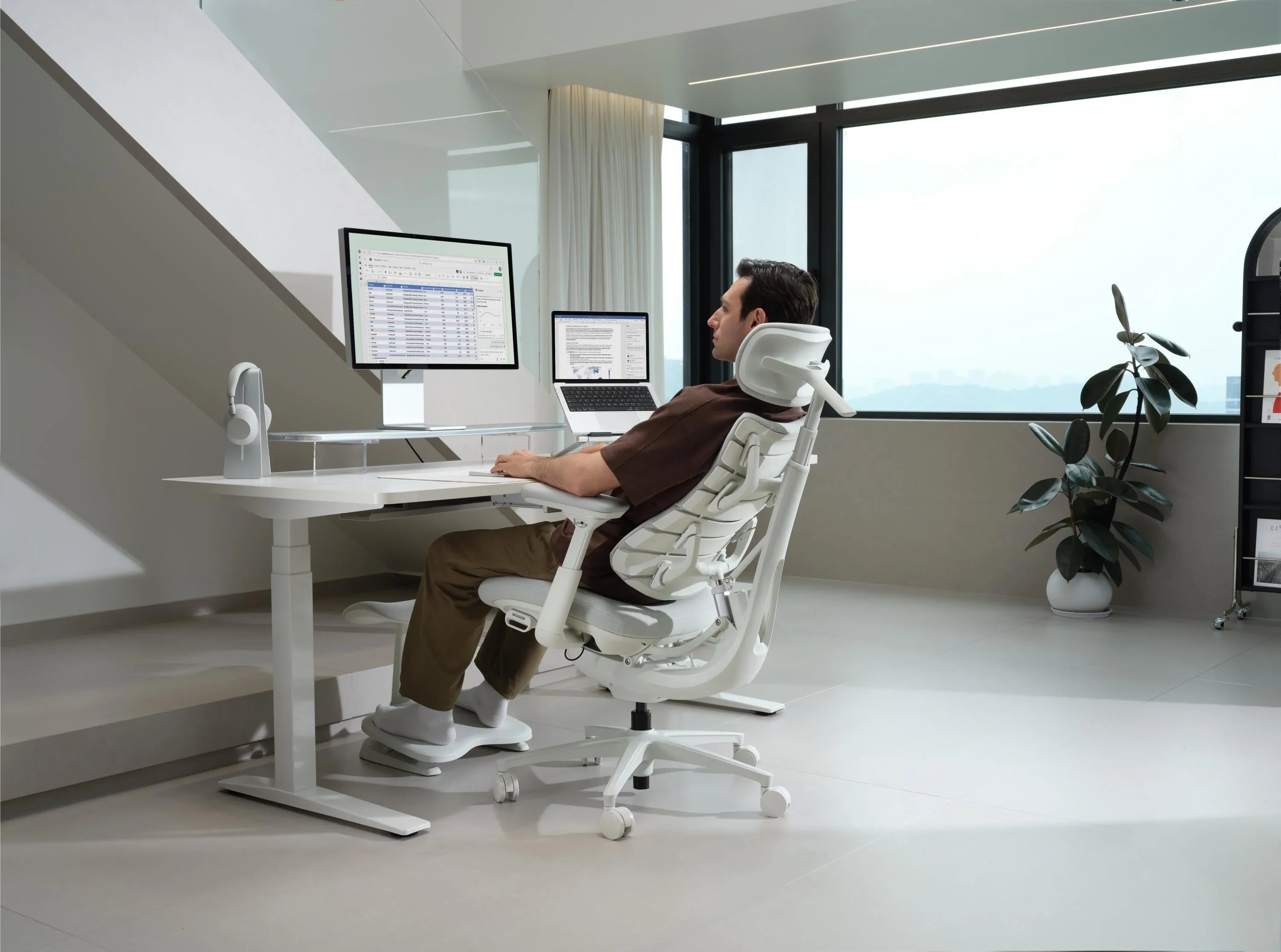Cómo el trabajo híbrido cambia nuestra forma de sentarnos y por qué la ciencia de la ergonomía importa más que nunca